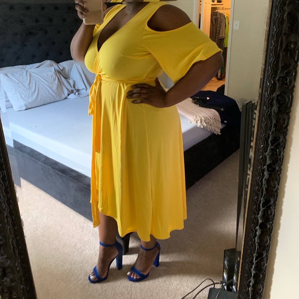 Yellow dress - Picture 2 of 5